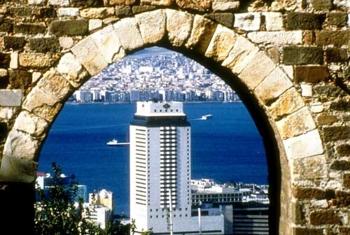 The history and today is crashing in Izmir